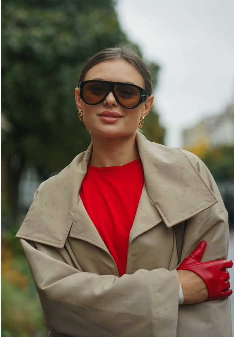 Красива та така життєрадісна @Alla Melnyk 😍.  #streetphotography #streetphotographer #streetphoto #ukrainegirl #StreetStyle 