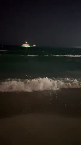 My therapy 🌊❤️ #beach #jumeirah #nightbeach #sea #uae 