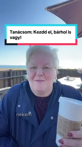 Így kezdődött minden. Egyik reggel a tengerparton sétálva már nem a sirályok hangját hallgattam, hanem egy bróker magyarázatát: „stop loss, volatilitás, take profit…” – hát mondanom sem kell, úgy néztem, mint mikor a GPS angolul beszél. De aztán jött az első aha-pillanat! Hirtelen értelmet nyert az egész: nem is a pénzről szól ez, hanem a gondolkodásról, a türelemről és arról, hogy ne adjuk fel az első nehézségnél.  Ha valaki azt mondja, a Mama nem értheti a kriptót – küldjétek el hozzám, meghívom egy teára! #külföldönélőmagyarok #angliaimagyarok #aktívidőskor #kriptonemcsakfiataloknak #németországimagyarok🇩🇪 