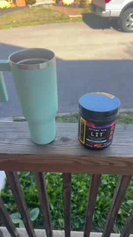 Beyond Raw Lit / clinical strength pre-workout ... Grab this & start you're day 😛 Thank me later 😉 #GNC #BeyondRaw #GummyShark #Dreams #Train_USA 