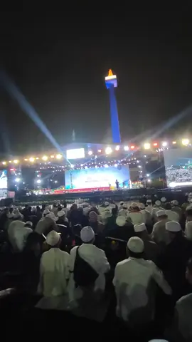 Tabligh Akbar Majelis Rosulullah di Monas Membludak, Umat semakin cinta dengan Ulama'. Laskar Syetan pada kelojotan. @sorotan #majelisrosulullah #pecintasholawat #pecintaulama #muslim #semuaorang