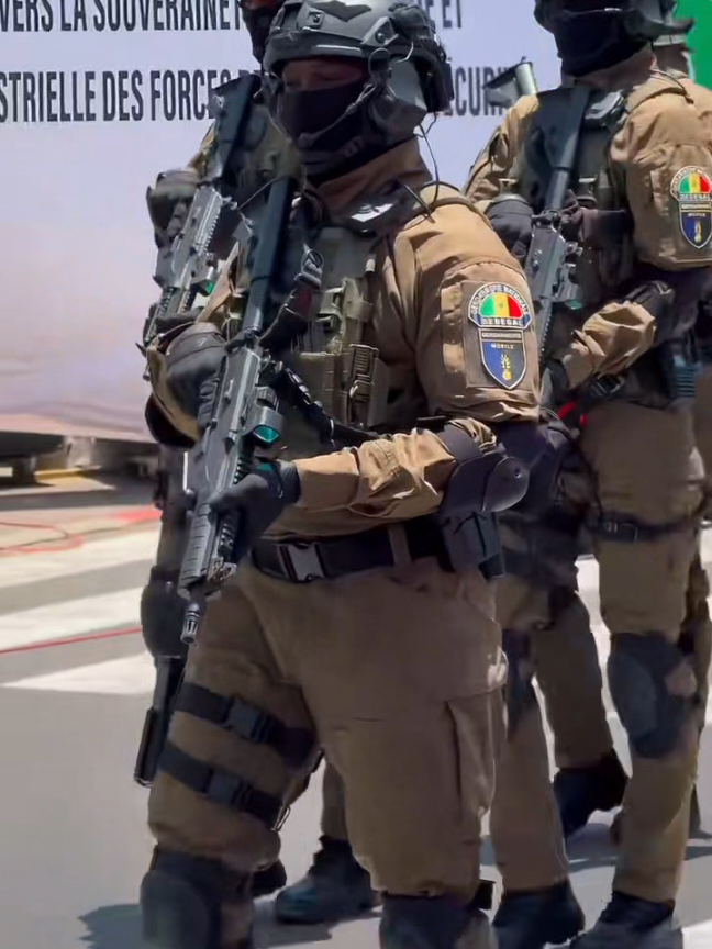Force armée nationale du Sénégal  Les Forces Armées Sénégalaises (FAS) : Un Pilier de la Stabilité Régionale Les Forces Armées Sénégalaises (FAS), souvent surnommées les 