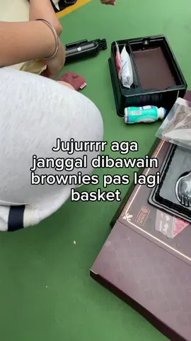 kok makanannya RINGAN alias banyak yang bawa pas lagi basket #SunscreenWaterproof #SunscreenRinganTransparan #Sunscreenviral #fyp 