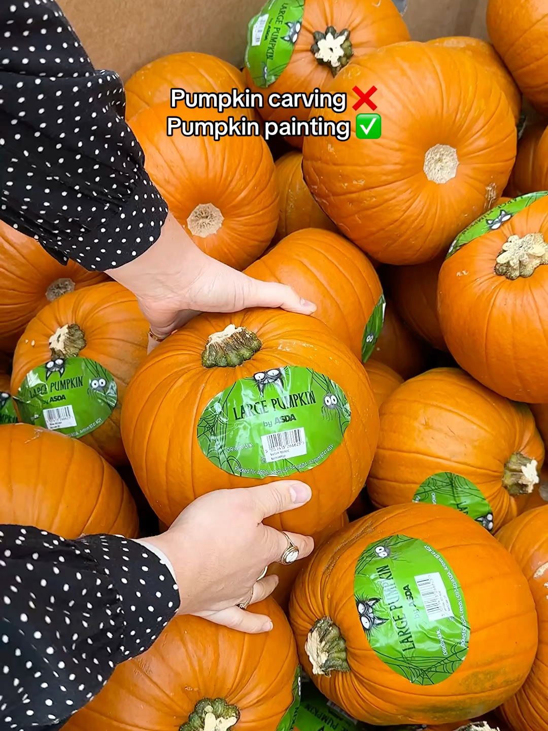 Perfect weekend activity: pumpkin painting & cosy vibes only 🎃🖌️🍂 #Pumpkins #PumpkinPainting #Asda