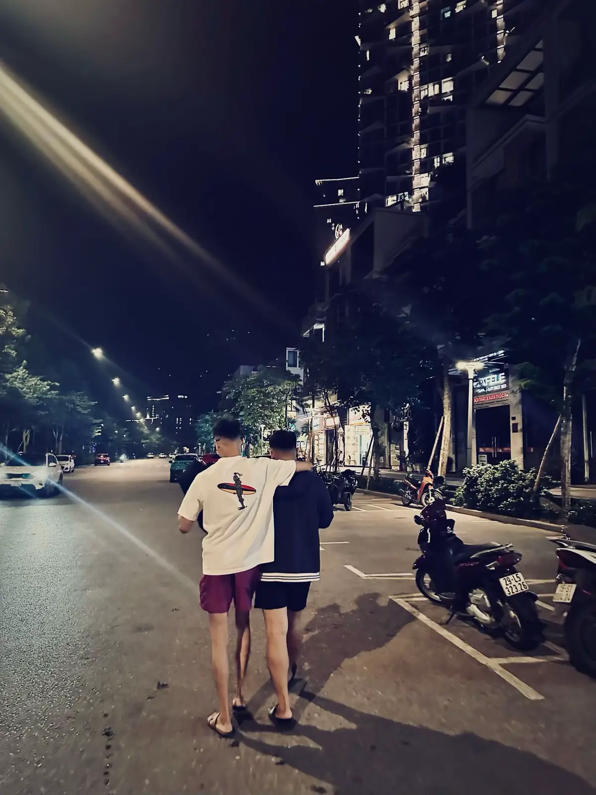 ‘’Hãy trân trọng mỗi sáng thức dậy. Bởi chỉ cần được thức dậy, thì bất cứ sự gì trên đời vẫn còn cơ hội để thay đổi ‘’ (sách: Bơ đi mà sống | Mèo Xù)