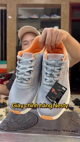 Mẫu mới về được có 5 đôi thôi ạ, mua nhanh kẻo hết size ạ #manhgiay #giaythethao #giaysneaker #giaychaybo 
