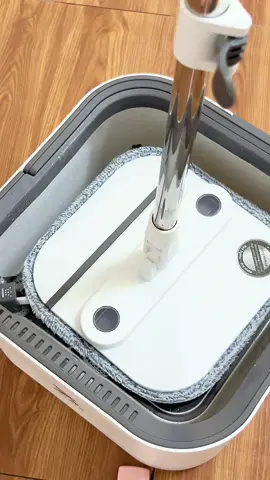 If you hate squeezing dirty water, you need THIS mop! 💦  #zolele #zolelephilippines #zolelem20 #zolelemop #spinmop 