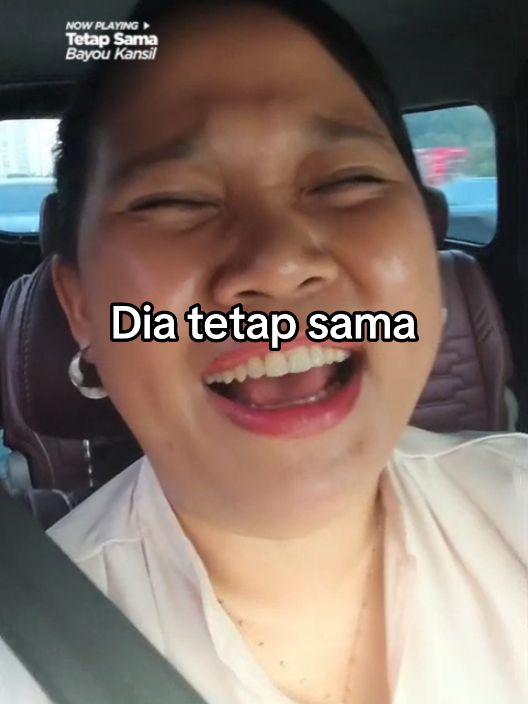 Ada masa di mana kita datang lagi dengan luka yang sama, jatuh di tempat yang sama, dan ngerasa udah terlalu kotor buat balik lagi. Tapi tahu nggak? Dia nggak pernah berubah — kasih-Nya tetap sama. Yang dulu nerima kita waktu pertama kali bertobat, adalah Pribadi yang sama yang nunggu kita pulang hari ini. ❤️ Bukan kesalahanmu yang bikin Tuhan jauh, tapi sering kali rasa malu yang bikin kita mundur. Padahal dari dulu sampai sekarang... **Yesus tetap sama.** ✨ “Yesus Kristus tetap sama, baik kemarin maupun hari ini dan sampai selama-lamanya.” — *Ibrani 13:8* 🎧 Dengerin lagu “TETAP SAMA” dari **Bayou Kansil** di YouTube 👇🏻 [https://youtu.be/SRBcuvofyh4?si=NmZGhjF3k4xhX6l9) #mimpigaby #emakemakbertobat #bayoukansil #bayoukansil #rohanikristen @bayoukansiltv 