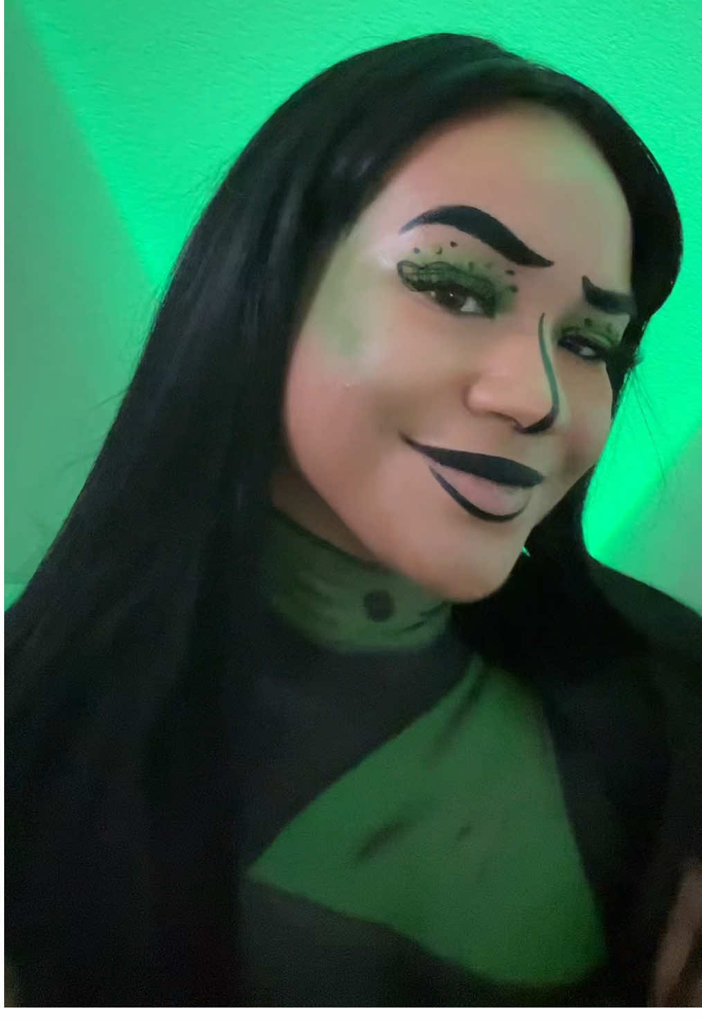 & she look like SHEGO 💚🖤 #halloweenmakeupideas #halloweencostumeideas #shegomakeup #shegocostume #bodypaint 