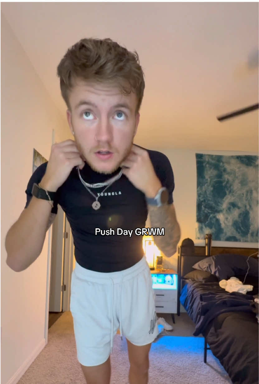 Prepping the fit before the lift 😎 Push day energy on point 💥 #GymOOTD #PushDay #GymVibes #FitCheck #FitnessStyle