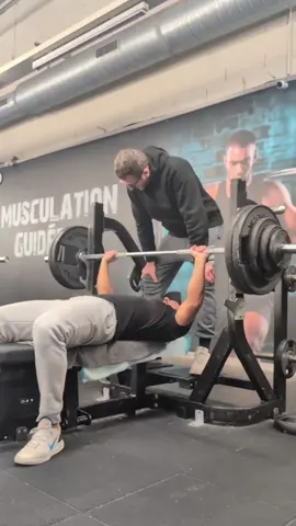 Qui a dit que la pizza n'allait pas avec la musculation? 🍕💪🏼 Faites du sport et faites vous plaisir 🥰 Coach @Dewey  #pizza #musculation  #fyp #sante #fitnesspark