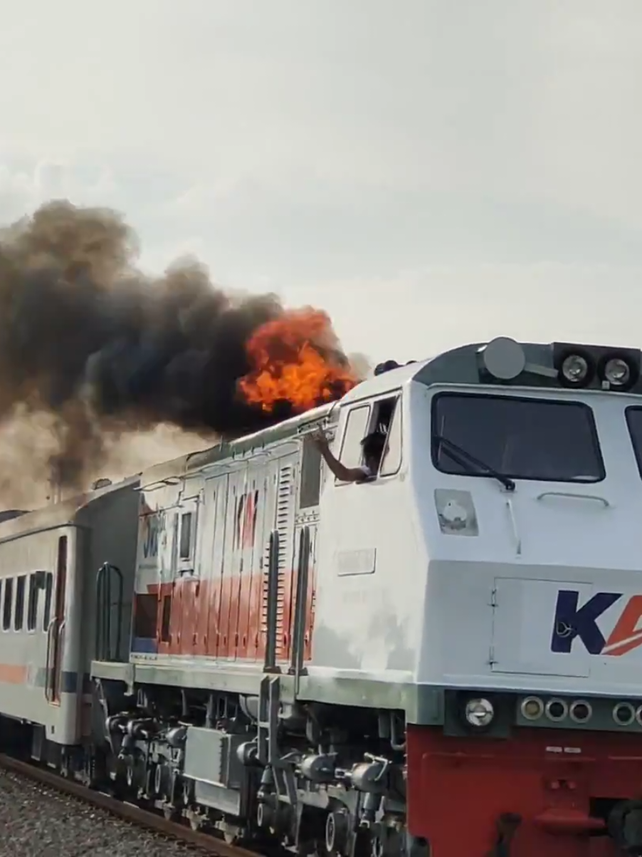 When ya kobong, arsip lama 2020 an.. #kobong #fyp #keretaapi #mojokerto #beranda 