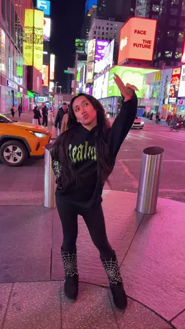 back in NY🥰🍎 hoodie from nuwa1997.com