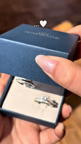 “Ela foi atrás de quem gostava dela de verdade…” 💍✨💖 #aliancasdenamoro #namoro #casais #indireta #relacionamento 