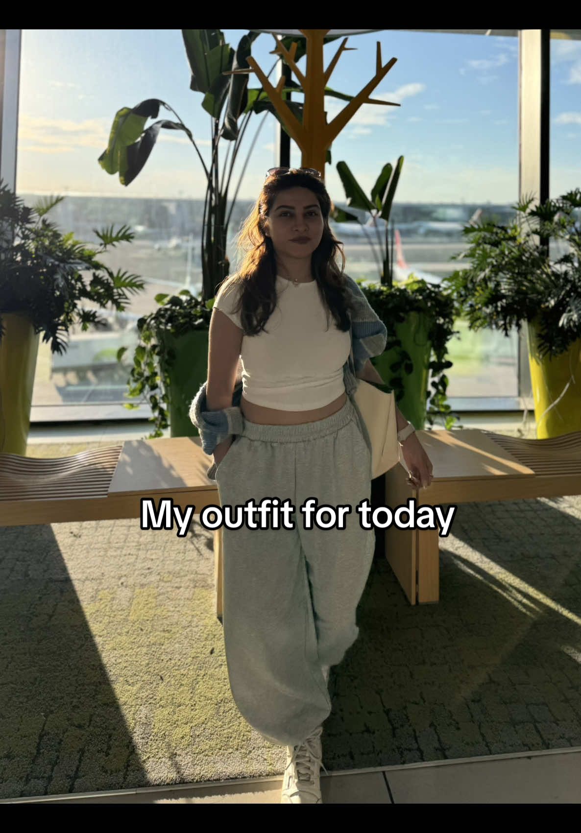 Tried to film my outfit of the day… ended up filming my phone’s last few seconds of life instead. Every outfit has a story — mine just includes a phone drop. #f#fallfashionf#falloutfitinspoo#outfitideaso#outfitinspofalllooks 