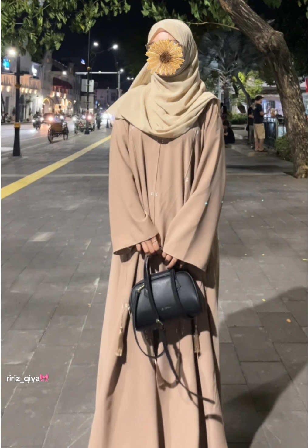 masya Allah.. abaya rizkya warna deep taupe juga ga kalah cantik😍🫶🏻 #abaya 
