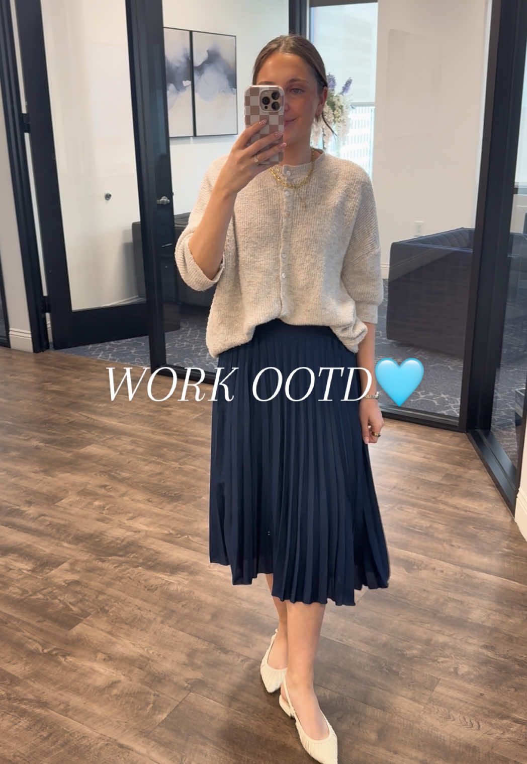 Love this cute little outfit I threw together!! #fallfashion #workoutfitinspo #classyofficeoutfit #officeoutfit #corporategirlies 