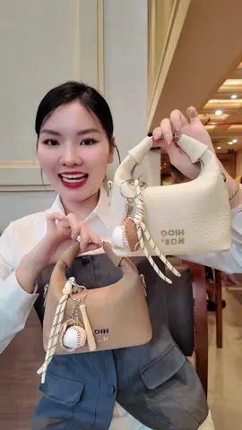 Trả lời @quốc Cường Túi có kèm charm và dây đeo chéo #tuixachquangchau #tuixachnu #tuicaocap #tuicamtay 