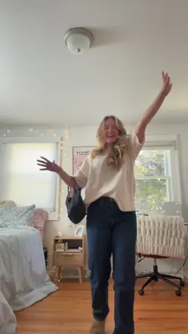 A little Friday fit check 🍂 - #fitcheck #OOTD #outfitinspo #fallfashion #fyp @J.Crew @Levi’s @UGG® @Longchamp 