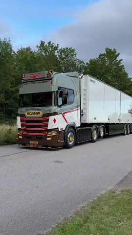 The Captain has left the show…..! #vandenelsen #scania #Truckshow 