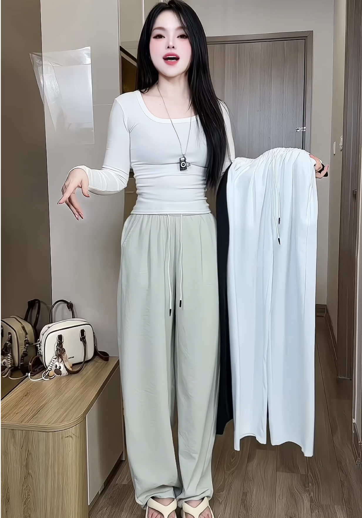 Quần suông cao cấp chất vải mịn đẹp ống rộng chất mềm đẹp mê mặc Thu thì còn gì bằng nữa 😉😉#quan  #quansuong #quansuongnu #quansuongongrong #quankaki