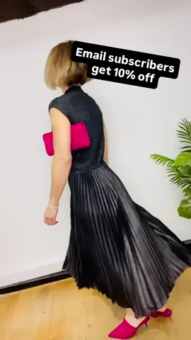 ⭐️Perfect shiny dress for Christmas⭐️Selling fast⭐️Link on my page⭐️ #winterfashion  #christmaspartywear  #londonglamourgarden 