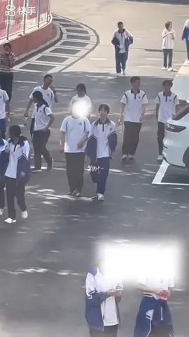 Nhìn cái tướng đi cụa ebe Cừu khi ở Trường kìa chòi trong dthw thì thui nhé hihi up nốt cuối đi ngụ 😁🙆🏼‍♀️💗🫶🏻🐑#duongbacvan_yangbowen_杨博文 #xhhhhhhhhhhhhhhhhhhhhhhh #fypシ゚viral🖤tiktok☆♡🦋 #tfgiatocf4 #tfgiatoctudai 