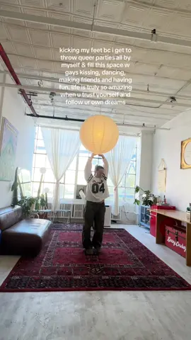 and if youre queer you should come tonight <3 its gonna be so fun #wlw #lgbtq #lesbian #nyc 