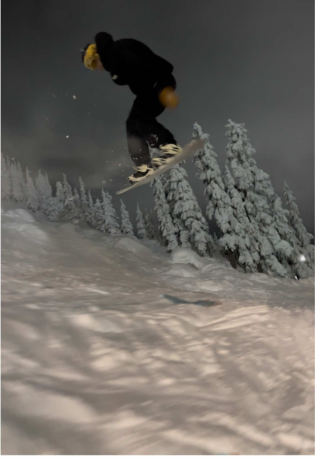 So ready for powdery nights like this. What’s your go to run for night skiing?  #snowboarding #wa #pnw #stevenspass #hwy2 