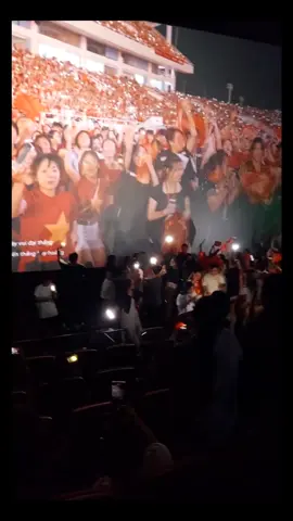 Saigon chúng tôi nhiệt cỡ này đây... Đáng yêu dã man 🥹❤️🩵 🇻🇳 