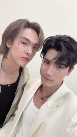 จ้องกันทั้งวันนนนน  #อู๋องศา #aukittipon #ongsacelcius 
