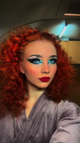 doing your makeup for a show is like meditation💄#trip #рекомендации #germany #цирковыеартисты #makeup 