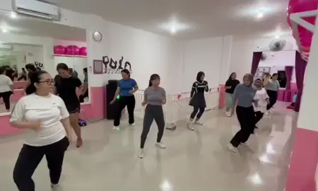 olahraga asyik with coach Ayu #fitdance#FemaleGym#Gymkhususwanita#gymnyaman#gymsidoarjo#senamsehatceria#