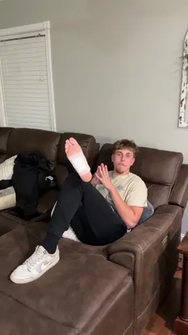 What is this dude wearing?!#soleserenity #naturalremedy #footpads #footpad #bettersleep 