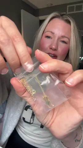 This is the cutest dainty little necklace and the quality is amazing! It would make such a great gift! #daintyjewelry #necklace #initialnecklace #jewelry 