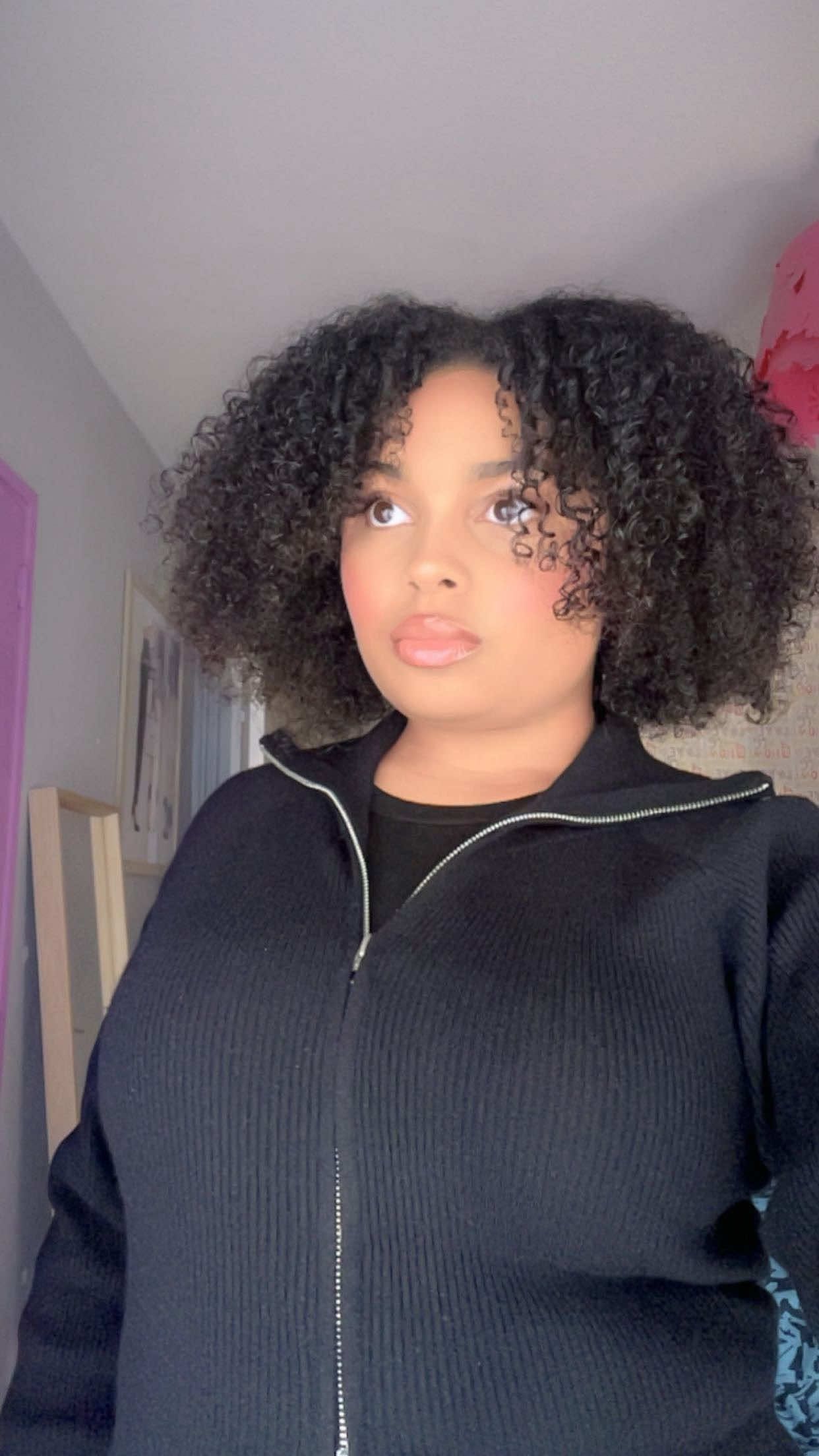 Makeup E.L.F@elfcosmetics  Fond de teint: 5 médium/Tan.        Anticerne:Beige médium et @Too Faced Bronzer: @Fenty Beauty poudre: teinte Blondie@Huda Beauty #fullface #elfcosmetic #prt #grwmmakeup 