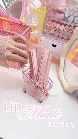 ၄၃ Ada yang baruuuuu lohhh!!! Apa tuhhh😌🎀 must have banget buat yang suka powdery finish!  ✅AMAN UNTUK DIGUNAKAN!  CEK HASIL UJI LAB DI VT PROFIL @DAMOEBEAUTY YA!!✅✅ ⚠️⚠️HATI HATI DENGAN PRODUK YANG BEREDAR!! @DAMOEBEAUTY HANYA MENJAMIN PRODUK YANG  ADA DI @DAMOEBEAUTY !!⚠️     #lipcream #cbeauty #kbeauty #BeautyTok #lipstick      