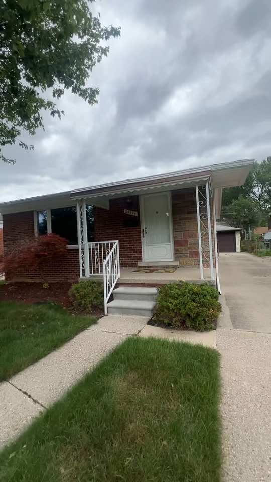 Posting my drafts idk 🤷‍♀️ #fyp #michigancheck #viral #hometour #postingdrafts 