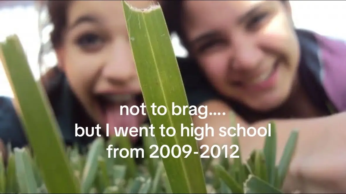 this trend has me screaming crying throwing up. LIFE WAS SO SIMPLE IN HIGH SCHOOL #nostalgia #millennialsoftiktok #throwback #nottobrag 