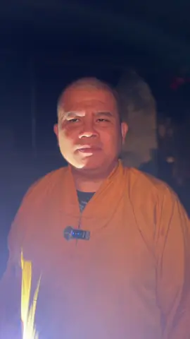 Ông nào lũc nãy trên live hẹn 12h đêm ra cổng chùa gặp.
