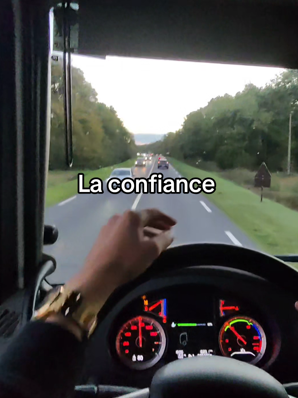 Maintenant on va tous se regarder du coin de l’oeil 👀 #camion #chauffeurroutier #transport #chauffeur #routier 