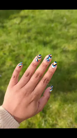 #littleliyanails #freehandnails #nailart #glitchnails #virall 