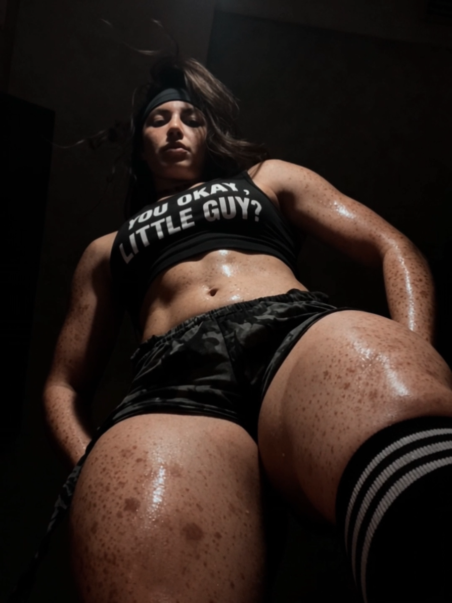 Shirt says it all. #fyp #musclemommy #GymTok #altgymgirl #giantess 