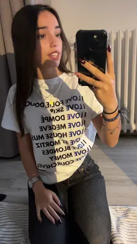 Lien en bio !! Mon tee shirt viens de chez @UKR🇲🇨 (tee shirt à l’envers pour montrer l’arrière) #collaborationcommerciale 