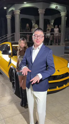 ¿Qué, cómo me va? 🤷🏻‍♂️ a mí me va pero mucho MEJOR QUE AYER 😘 y yo no sé qué sentirás despertarte 🥱 y tenerme que ver 👀 con esta combi Chanel 🧥🥺💫