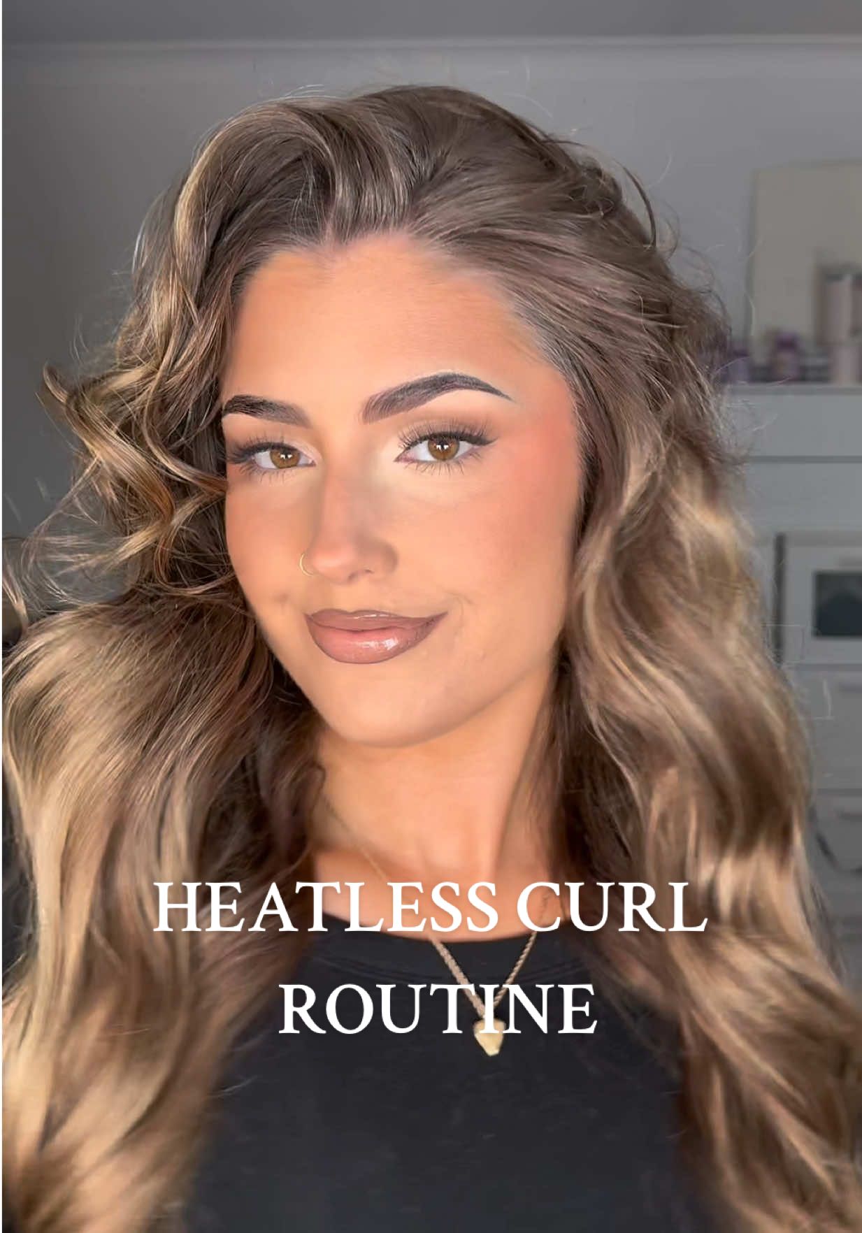 ad. My no frizz heatless curl routine using the @Kérastase Gloss Absolu line✨ (the glossiest line EVER) #heatlesscurlroutine #hairtok #fyp 