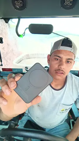 Olha só esse carregador portátil por indução 