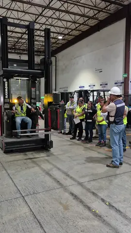 Curso de Montacargas en planta. #cursos  #Capacitación  #Montacargas 