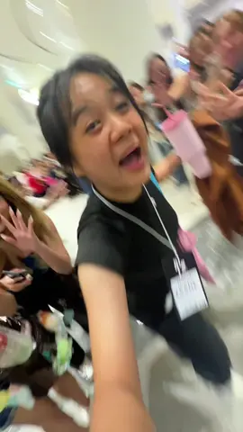 ถ่ายไรอ่ะ ถ่ายอะไรรร ขอบคุณมากๆเลยนะทุกคนที่เอ็นดูขมิ้นกับแก๊งข้างบ้านขนาดนี้🥰🫶 #โครงการขมิ้นชนะ  #khamin  #issues  #เจนิส  #ข้างบ้านเจนบิวตี้ 