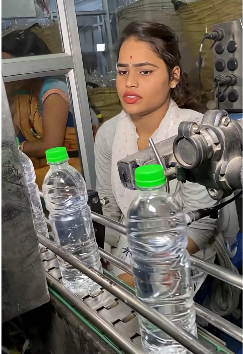 Visitamos la fábrica de agua más pura y cristalina de la India 🇮🇳 #viraltiktok #water #india #fyp #parati 